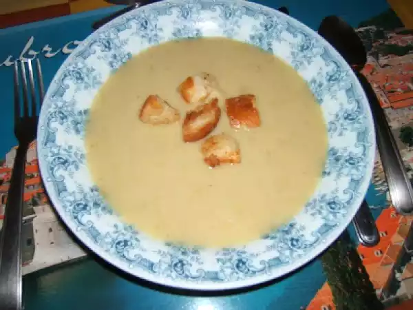 Receta Potage (sopa) de puerros y patatas con cubitos de pan tostados