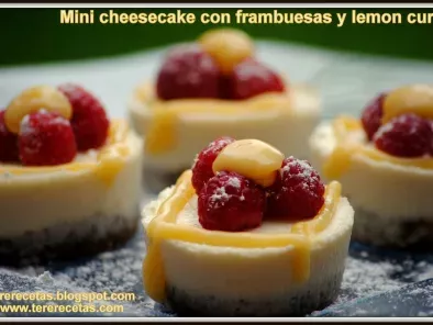 Mini cheesecake con frambuesas y lemon curd.