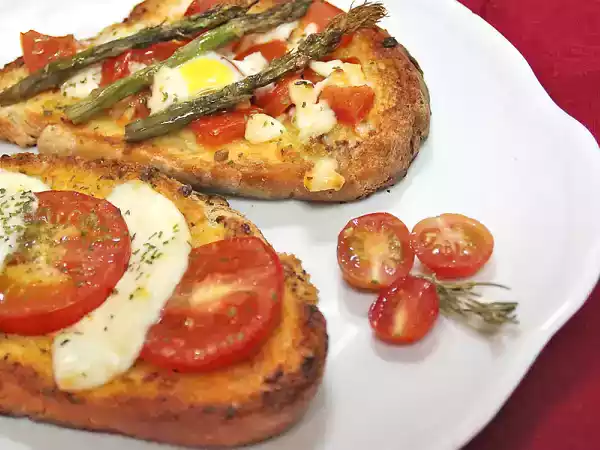 Receta Tostas mediterraneas con tomate