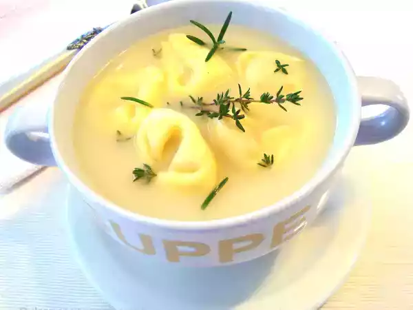 Receta Caldo de pollo con tortellini