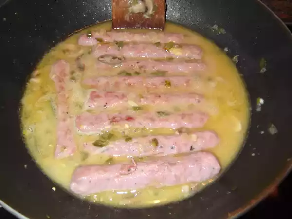 Receta Salchichas con champinones en salsa de cerveza y mostaza
