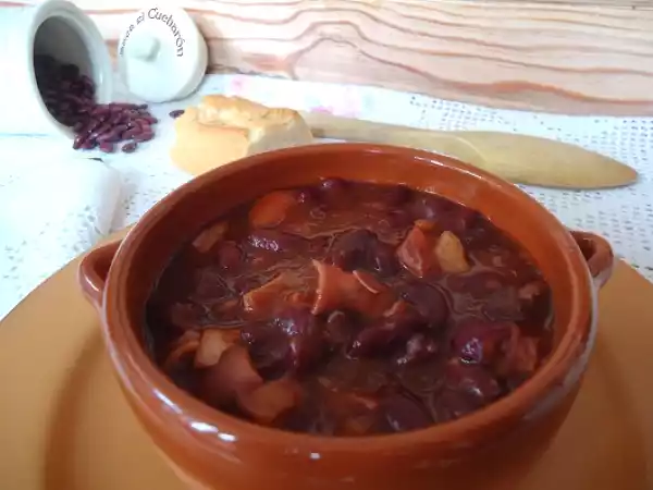 Receta Judias pintas con oreja