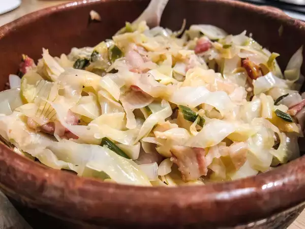 Receta Col guisada con bacon y comino