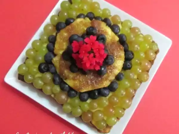 Receta Tarta con uvas fresas y arándanos