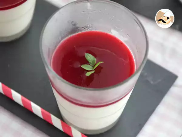 Receta Panna cotta con coulis de frambuesa