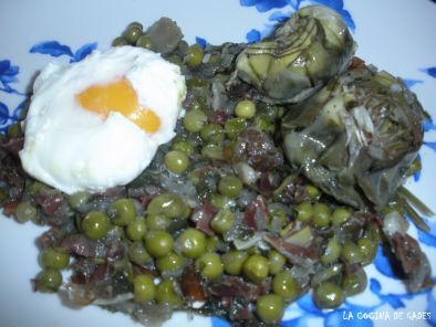 Receta Alcachofas con guisantes y huevo