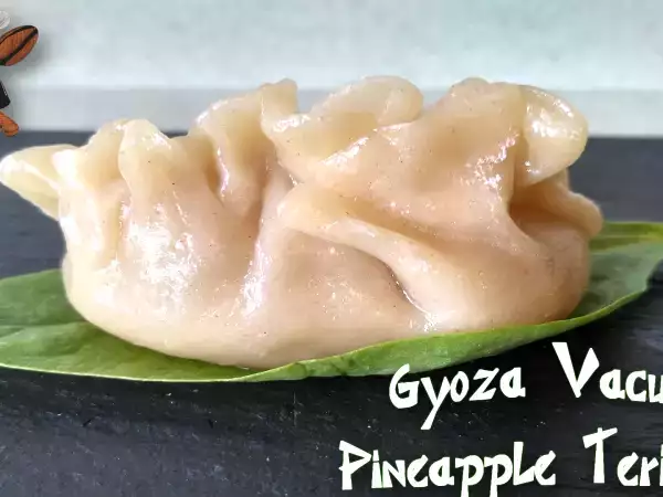 Receta Gyoza de carne con salsa teriyaki-piña y agua de coco