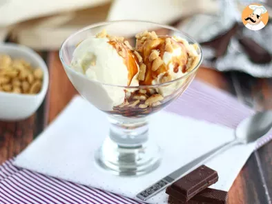 Receta Sundae, el suave helado americano con caramelo y cacahuete