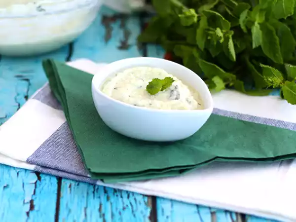 Receta Tzatziki, salsa griega de yogur, pepino y menta