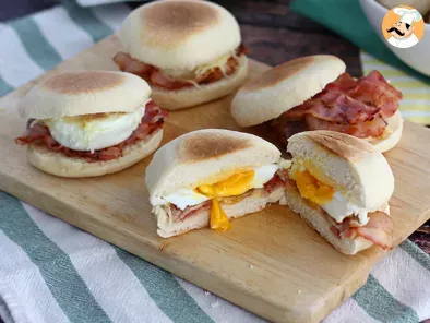 Receta Muffins inglesas con huevo y bacon