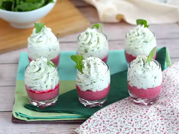 Receta Vasitos de remolacha y mousse de rúcula