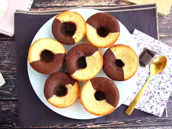 Receta Bizcochitos bicolor de vainilla y chocolate (con corazón de chocolate)