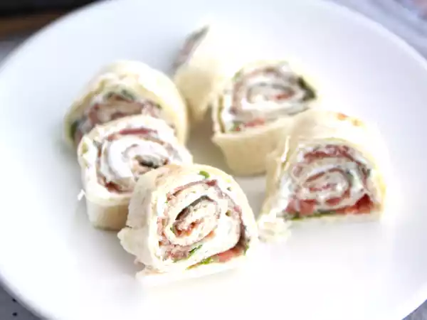 Receta Rollito aperitivo de jamón serrano y rúcula