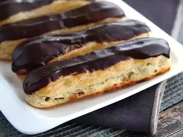 Receta Eclairs de chocolate caseros, explicados paso a paso