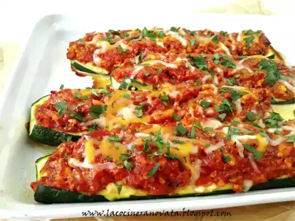 Receta Calabacines rellenos de pollo, estilo lasaña {bajo en carbohidratos}