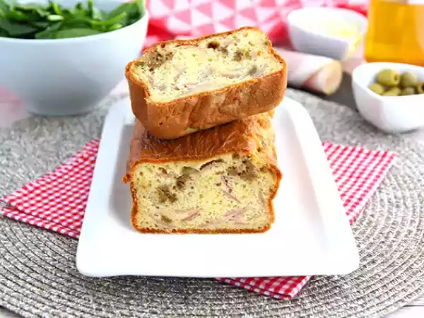 Receta Cake de aceitunas verdes, jamón y queso