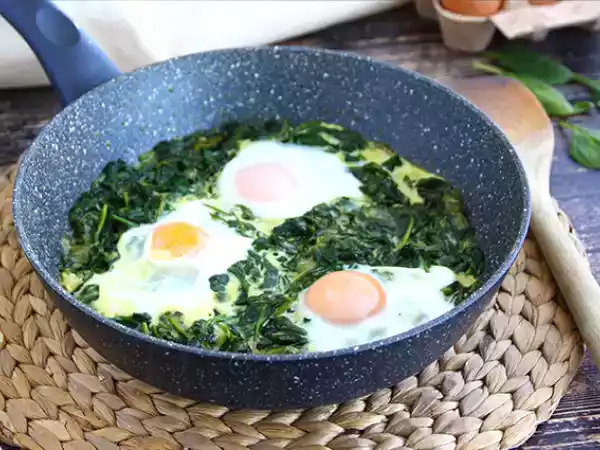 Receta Espinacas a la crema con huevos