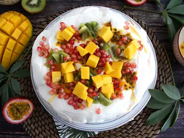 Receta Pavlova de frutas tropicales