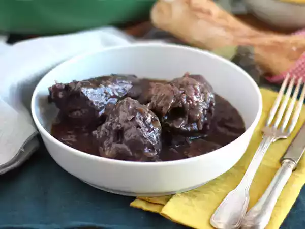 Receta Gallo al vino (coq au vin)