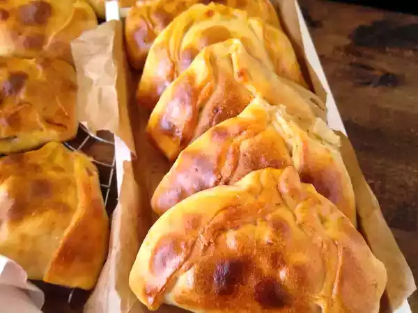 Receta Empanadillas chilenas, versión con carne picada {en panificadora y horneadas}