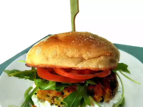 Receta Hamburguesa de salmón con salsa tzatziki