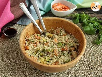 Receta Ensalada de fideos de arroz, langostinos, aguacate, huevo y cilantro