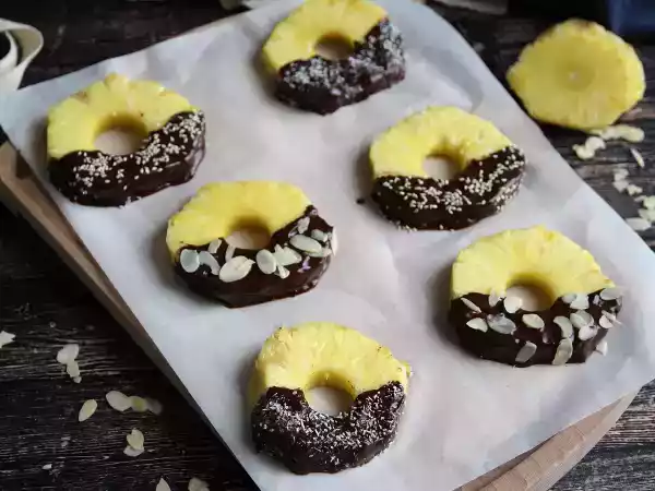 Receta Piña con chocolate: el postre perfecto para hacer con los niños