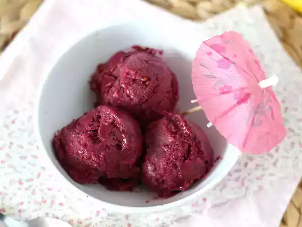 Receta Helado vegano de frutos rojos “nice cream” fácil, saludable y sólo con 2 ingredientes