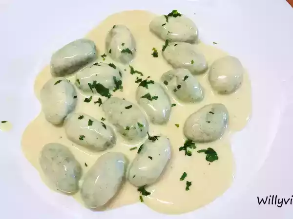 Receta Ñoquis caseros de espinacas con salsa de quesitos