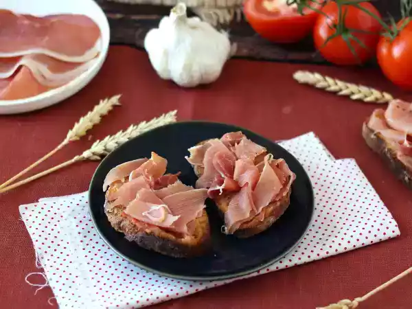 Receta Tostas de jamón serrano y tomate