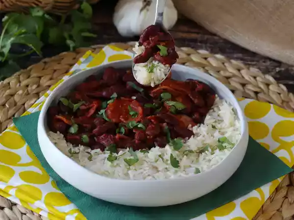 Receta Arroz con frijoles rojos y bacon: un plato típico de la gastronomía cubana