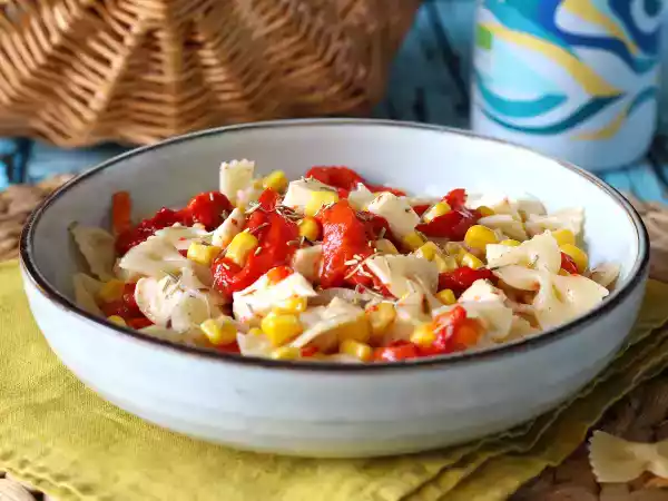 Receta Ensalada de pasta con pimientos, maíz y mozzarella