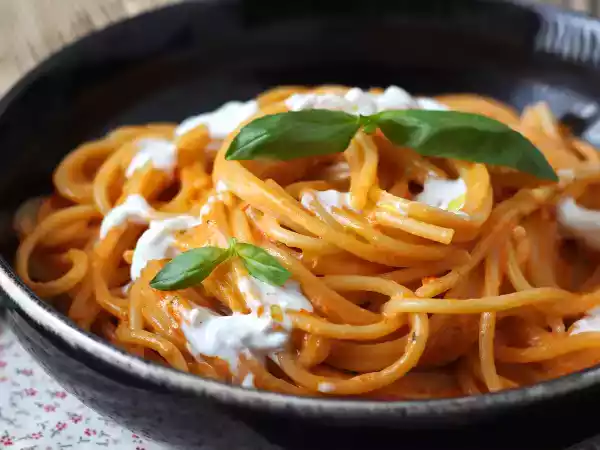 Receta Pasta cremosa con burrata y tomates cherry