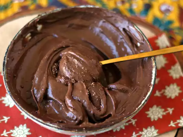 Receta Mousse de chocolate proteica con whey, una receta ligera con solo 3 ingredientes