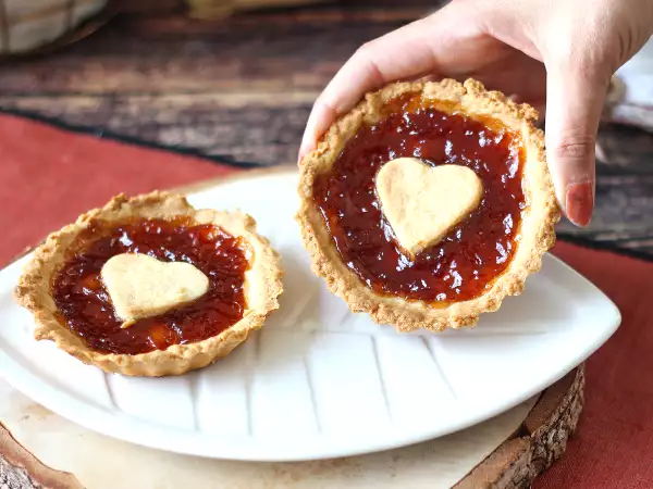 Receta Tartaletas románticas con mermelada de fresa: el postre casero perfecto para san valentín