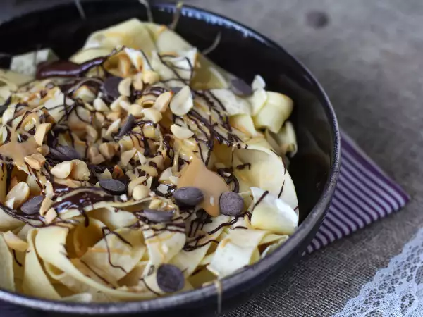 Receta Tagliatelle de crepes con chocolate y crema de cacahuete