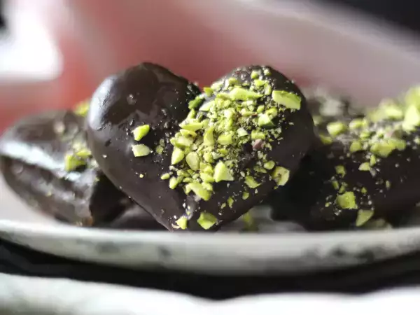 Receta Corazones de soletilla con cobertura de chocolate y pistacho