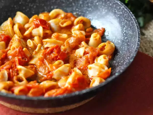 Receta Salsa de calamares con tomate cherry y vino blanco: ideal para pasta