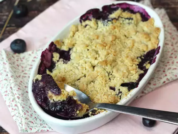 Receta Crumble de arándanos con almendra: dorado por arriba, jugoso por dentro