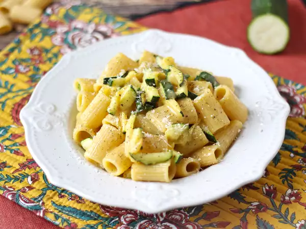 Receta Carbonara de calabacín: una receta vegetariana fácil y muy cremosa