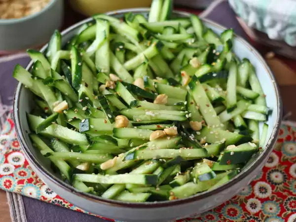 Receta Ensalada de pepino picante con cacahuetes y sésamo