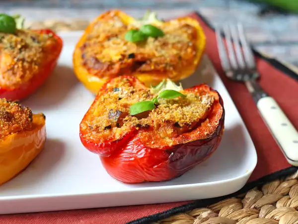 Receta Pimientos rellenos vegetarianos al horno: la receta fácil y sabrosa con verduras y queso mozzarella