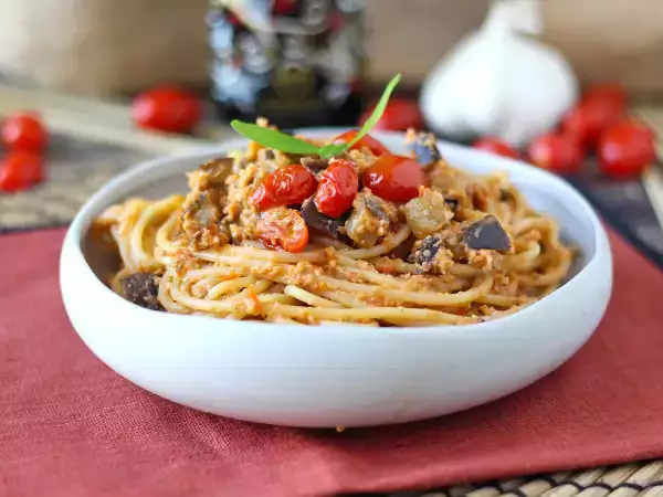 Receta Pasta cremosa con berenjena asada y tomates cherry, sin nata