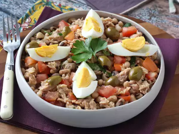 Receta Ensalada portuguesa de alubias carillas con atún, huevo y aceitunas