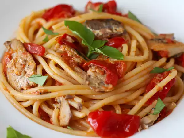 Receta Espaguetis con sardinas: una receta fácil, rápida y económica