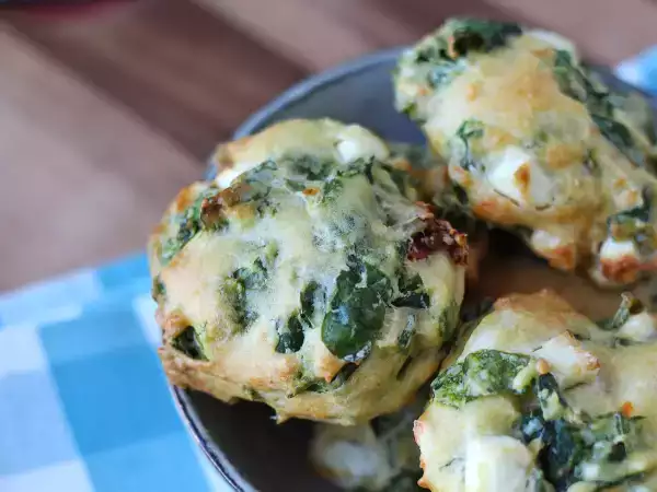 Receta Galletas saladas tiernas de feta, tomate seco y espinacas
