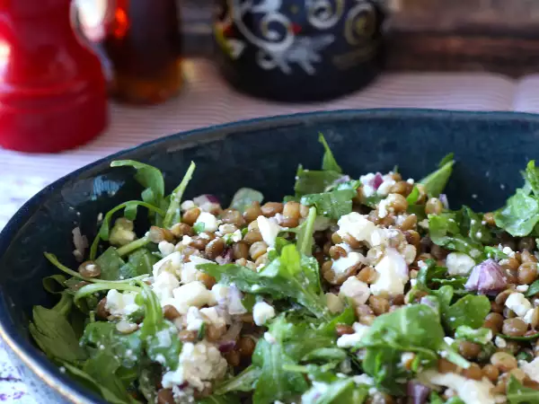 Receta Ensalada de lentejas con queso cottage y mozzarella, rica en proteínas