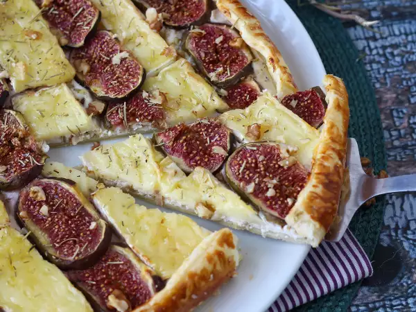 Receta Tarta de hojaldre con higos, brie y nueces