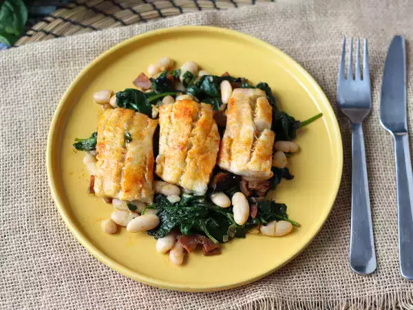 Receta Merluza con alubias blancas, espinacas y chorizo