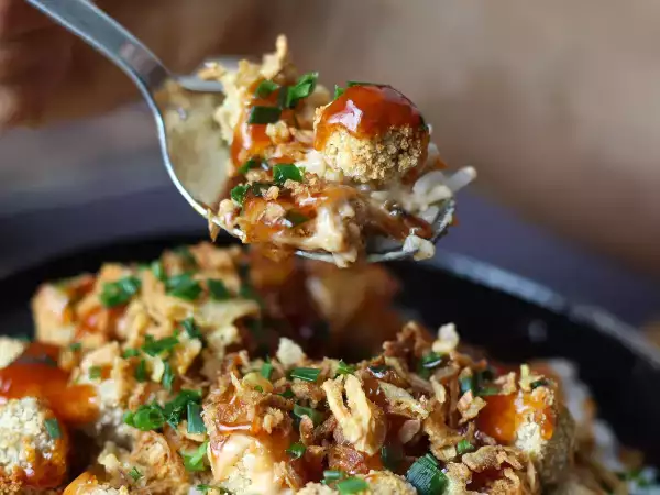 Receta Tofu crujiente con arroz y salsa cremosa: la versión vegetariana del pollo crousty